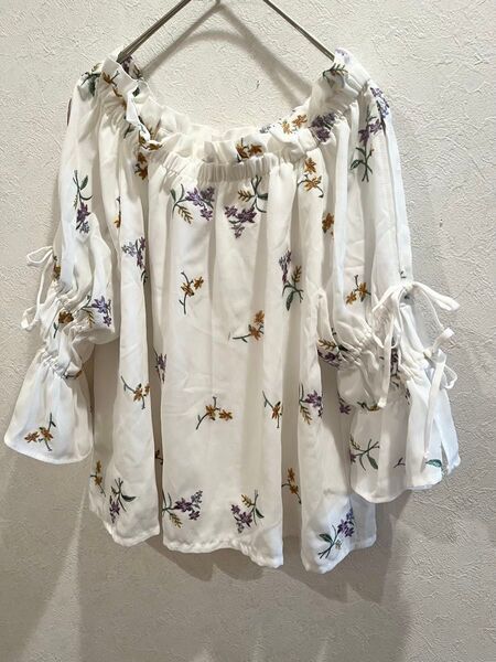 ハニーズ COLZA トップス 花柄 Mサイズ
