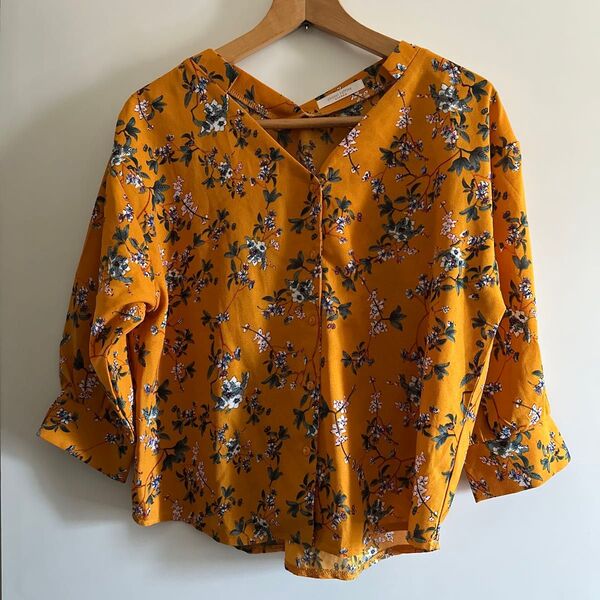 chocol raffine robe マスタード色の花柄五分袖Vネックブラウス オリエンタル 七分袖