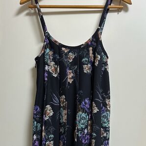 rienda ネイビー系花柄キャミワンピース プリーツ