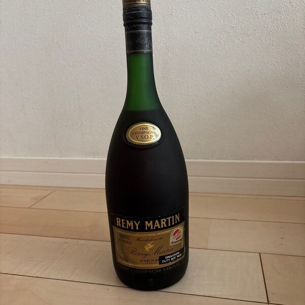 REMY MARTIN FINE CHAMPAGNE COGNAC V.S.O.P.