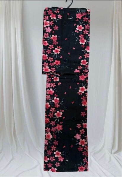 【未使用品】黒地に赤の桜模様 浴衣