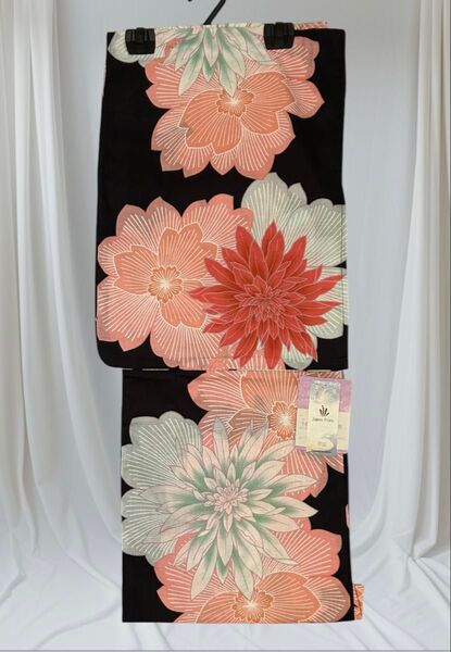 【タグ付き未使用品】黒地に大きな花柄浴衣