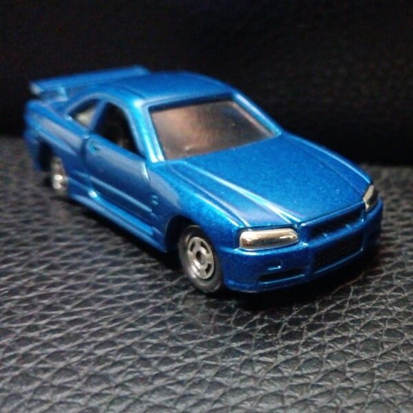 トミカ 日産 スカイライン GT-R R34 ミニカー