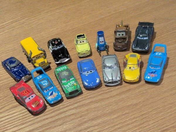 トミカ カーズ 14台 まとめ売り ミニカー ディズニー レトロ