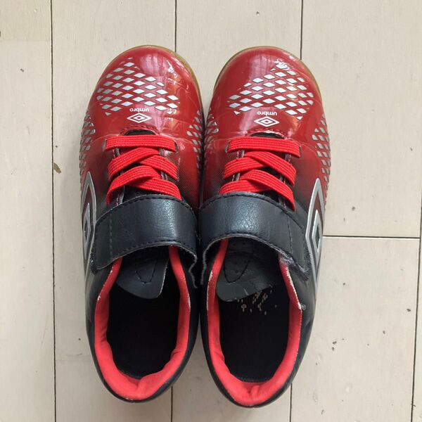 umbro トレーニングシューズ 18cm レッド