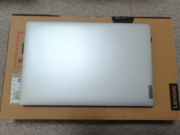 Lenovo IdeaPad Slim 170 15.6インチ AMD Ryzen 5 7520U 8GB/512GB