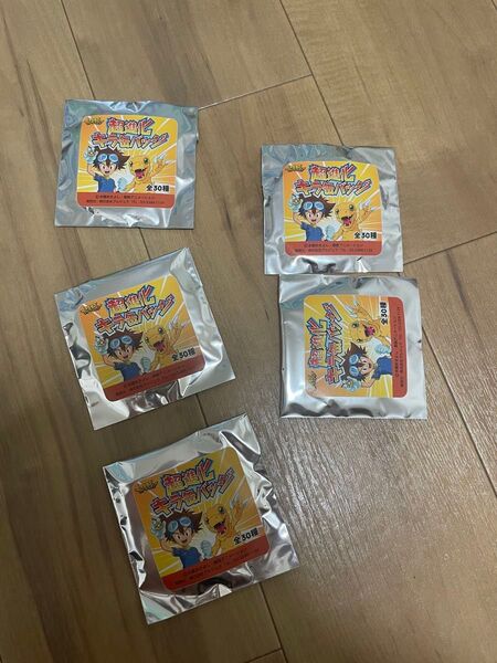 デジモン 超進化キラ缶バッジ 未開封