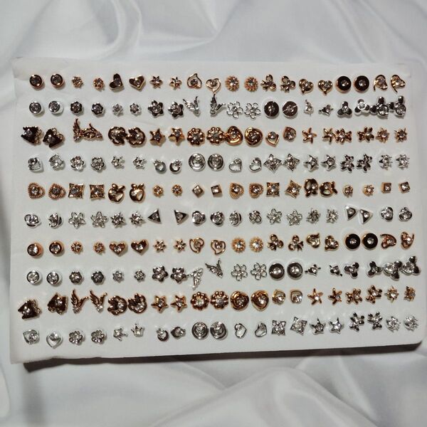 ピアス 100ペアセット まとめ売り プラスチック樹脂ピアス 大量 たくさん ゴールド シルバー