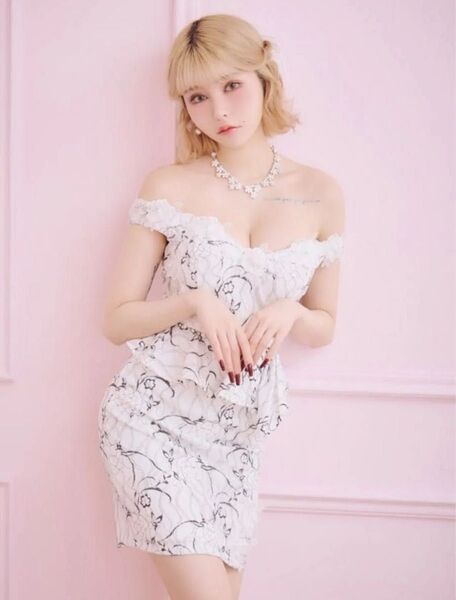 オフショルダー立体フラワー総刺繍ペプラムビジュータイトミニドレス 戦慄かなの キャバドレス着用 ワンピース jewels