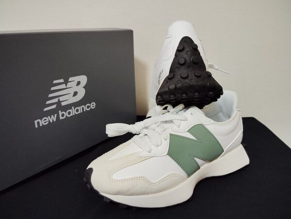 新品23.5cm ニューバランス newbalanceレディーススニーカーU327SKCホワイトグリーン白緑MS327好きにも