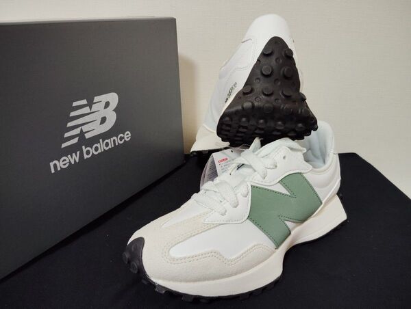 新品24cm ニューバランス newbalanceレディーススニーカーU327SKCホワイトグリーン白緑MS327好きにも