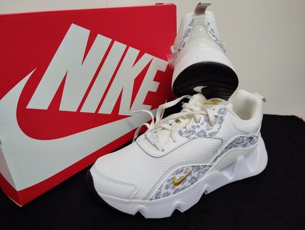新品23.5cmナイキNIKEレディーススニーカーウィメンズ RYZ 365 II ホワイトヒョウ柄 レオパード アニマル柄 厚底