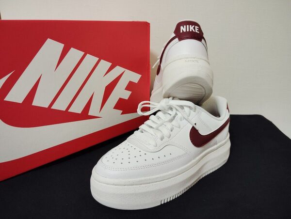 新品24cmナイキコートビジョンアルタホワイトレッドエアフォース1AF1好きに厚底スニーカーNIKEレディース