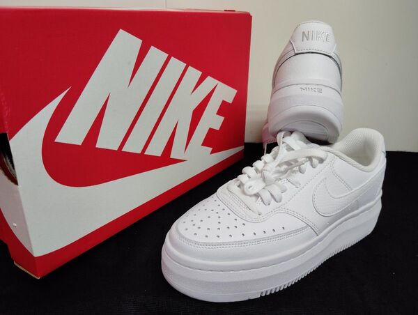 新品24.5ナイキコートビジョンアルタホワイト白COURTVISIONエアフォース1AF1好きに厚底スニーカーNIKEレディース