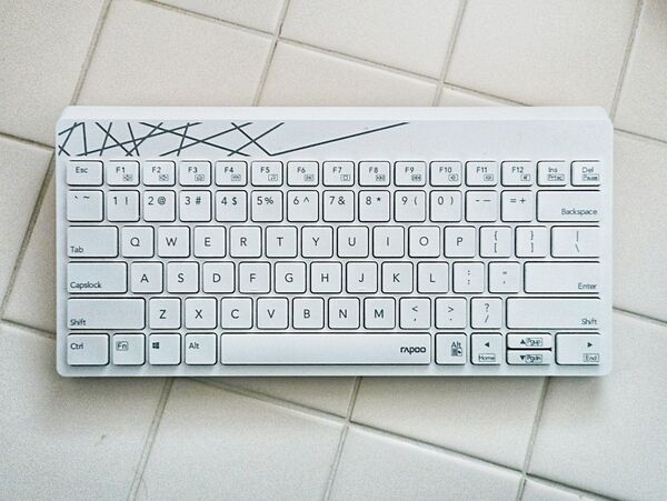 ワイヤレスキーボード rapoo 薄型 USB 無線接続 ホワイト