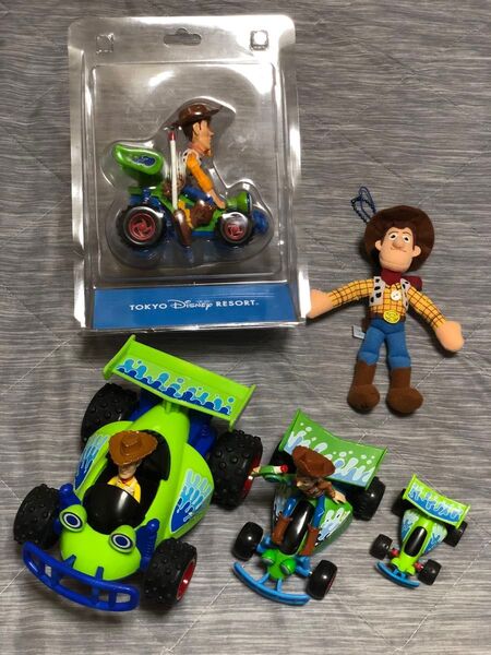 トイストーリー プルバックカー ぬいぐるみキーホルダー シェイク&ゴー
