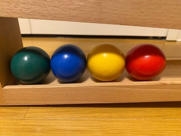 知育玩具 注意力と動きの予測をさせるトラッカー