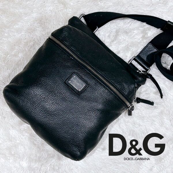 美品 DOLCE&GABBANA メタルロゴ レザー ショルダーバッグ サコッシュ 斜め掛け 牛革 ブラック 黒 ドルガバ