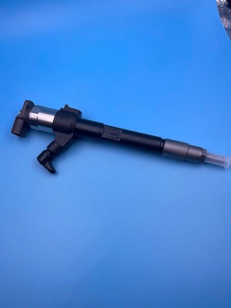 社外品 デリカD5 LDA-CV1W インジェクター X37 1465A323 1465A561 4本セットです。