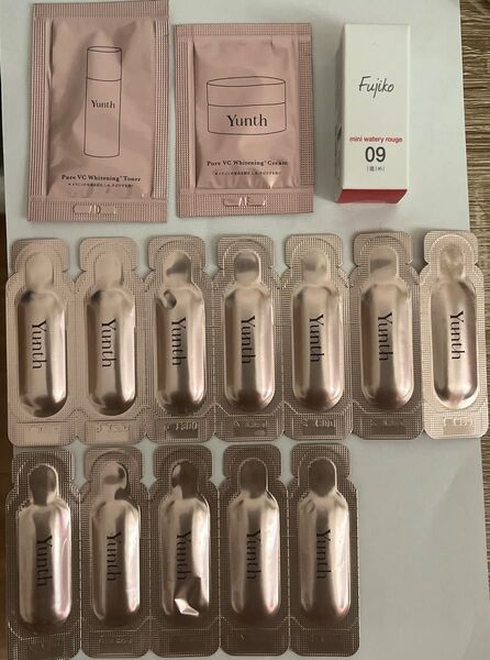 Yunth ユンス 生ビタミンC 美白 美容液 12包 おまけで化粧水とクリームのパウチ、フジコのリップ現品付き