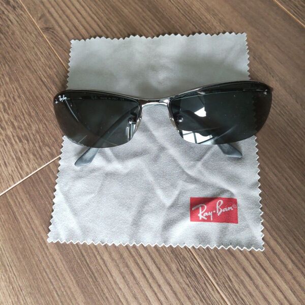Ray-Ban サングラス ブラックレンズ シルバーフレーム