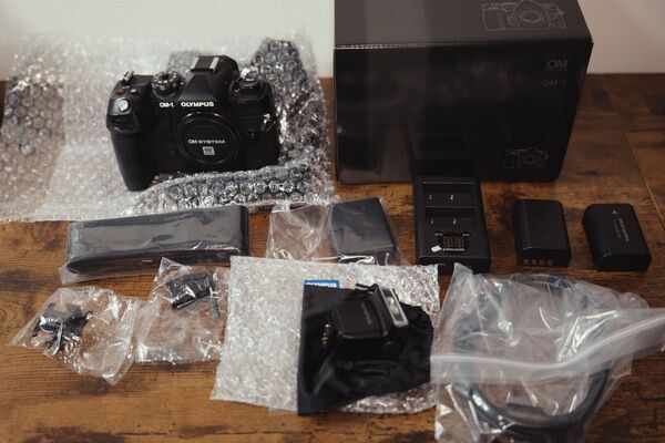 olympus om system om-1 追加バッテリー付き