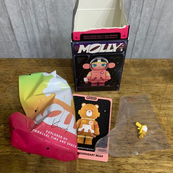 POPMART MEGA SPACE MOLLY 100% series3 Tender heart baer