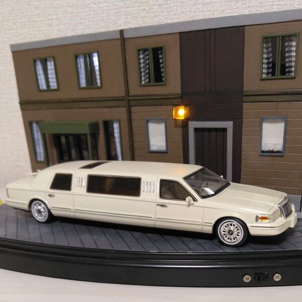 ミニカー1/43 リンカーンリムジン ケース付