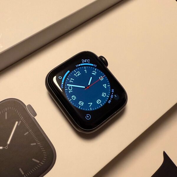 apple watch series 5 40mm GPSモデル アルミニウム スペースグレイ スポーツバンド付