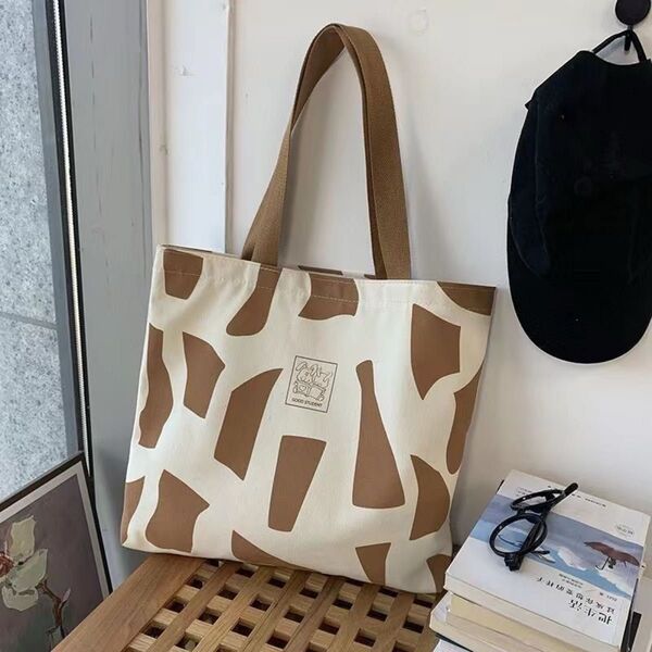 新品 幾何模様 トートバッグ モノトーン キャンバス地 ファスナー付き