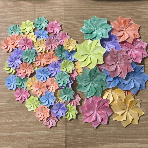 折り紙*デザインペーパー 花 大小セット(大20個. 小50個) ハンドメイド
