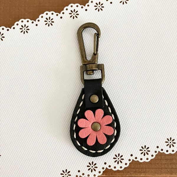 【35】黒 本革 花キーホルダー ハンドメイド レザークラフト 革小物