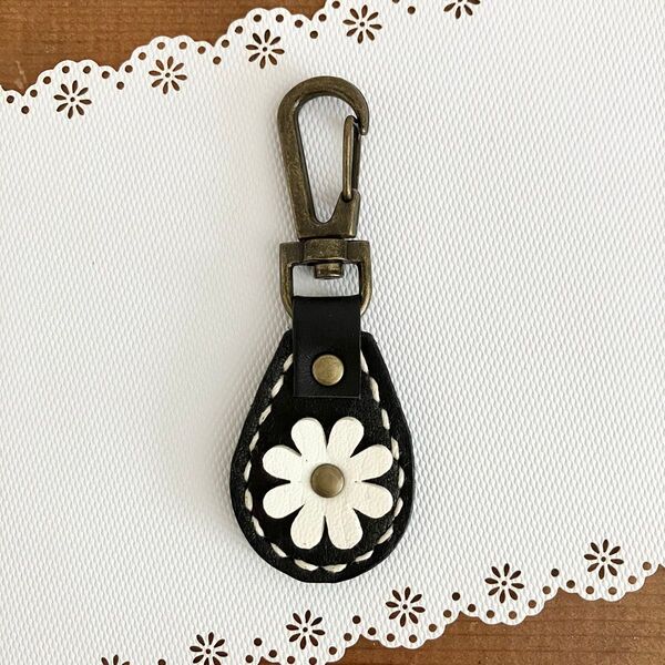 【40】黒 本革 花キーホルダー ハンドメイド レザークラフト 革小物
