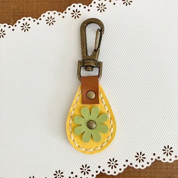【41】黄色 本革 花キーホルダー ハンドメイド レザークラフト 革小物
