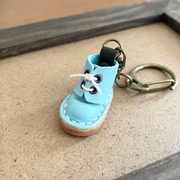 【45】水色 本革 キーホルダー ミニチュア 靴 ハンドメイド レザークラフト 革小物