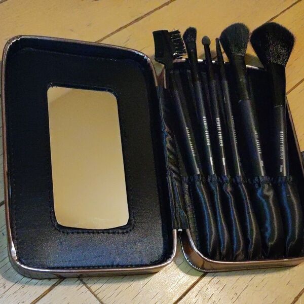 中古 BEAUTY ENDIVEDメイクブラシ6本セット