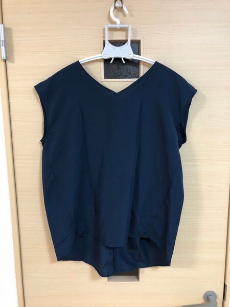 美品 トップス カットソー Vネック ノースリーブ 半袖カットソー ブラウス