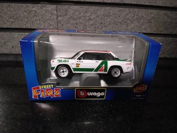 絶版 ブラーゴ 1/43 フィアット 131 アバルト ラリーカー Fiat burago ミニカー street fire