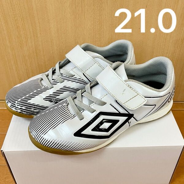 アンブロ 21.0 トレーニングシューズ 白 ホワイト 屋内用