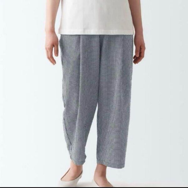美品 無印良品 風を通すストレッチサッカータックワイドパンツ 黒チェック Mサイズ