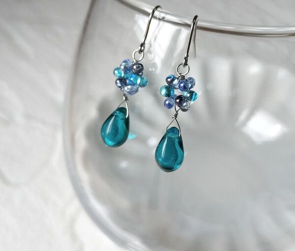 No.487ブルージルコンドロップ揺れる花ピアス サージカルステンレス ハンドメイド アレルギー対応