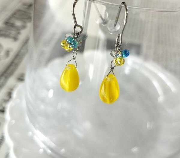 No.819イエロー&透明バイカラードロップ チェーンカラフルピアス サージカルステンレス ハンドメイド アレルギー対応