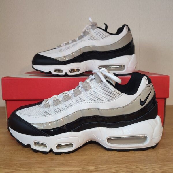新品同様 大人気モデル NIKE AIR MAX 95 SE W25
