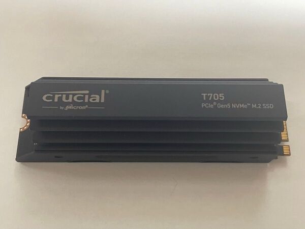 Crucial T705 4TB PCIe Gen5 NVMe M.2 SSD ヒートシンク付