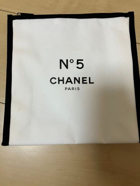 CHANEL N°5 ノベルティ ポーチ ホワイト系 シャネル