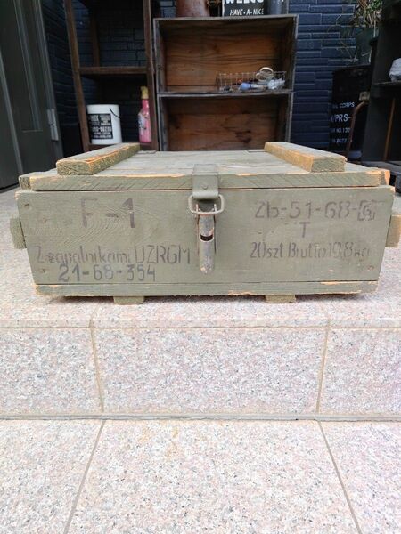 ポーランド軍 1968年製ヴィンテージ F1 リモンカ手榴弾(グレネード) アンモボックス F-1 grenade box