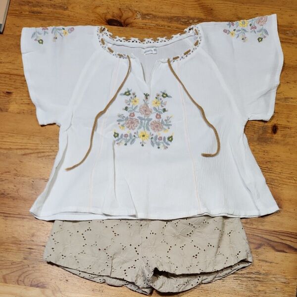 女の子 ガールズ 夏服上下3点セット サイズ90-100 刺繍ブラウス カットソー ショートパンツ