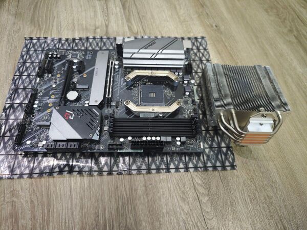 ASROCK X570 Phantom Gaming 4 +おまけクーラー