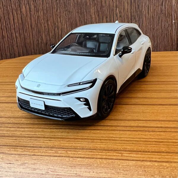 トヨタ クラウンスポーツ1/30スケール ダイキャスト製 ミニカー カラーサンプル 模型色見本 非売品 プレシャスホワイトパール