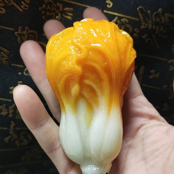 本翡翠風 手彫り白菜置物 招財開運インテリア 黄色×白色カラー 細工彫刻白菜 縁起物金運 古美術お守り 風水 旧家蔵出し 根付